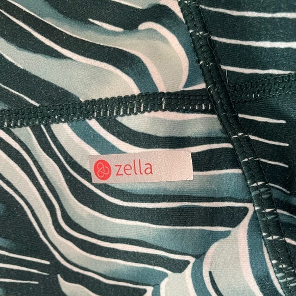 Zella Leggings Size Medium Green Hathaway Tropical Leaf Crop Sheer back panels - Picture 7 of 8